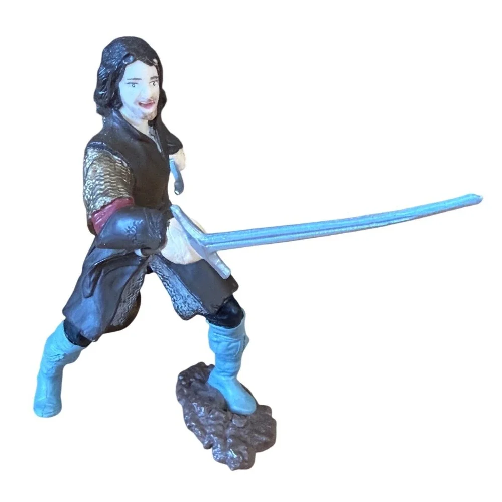 Lord of the‎ Rings Aragorn action figure with swords